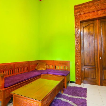 Oyo Life 3064 Mahameru Kost Putra Jembel Exterior foto