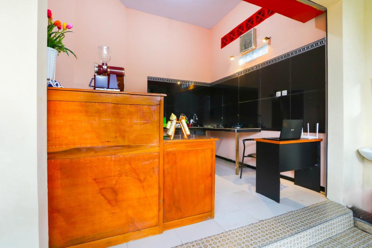 Oyo Life 3064 Mahameru Kost Putra Jembel Exterior foto