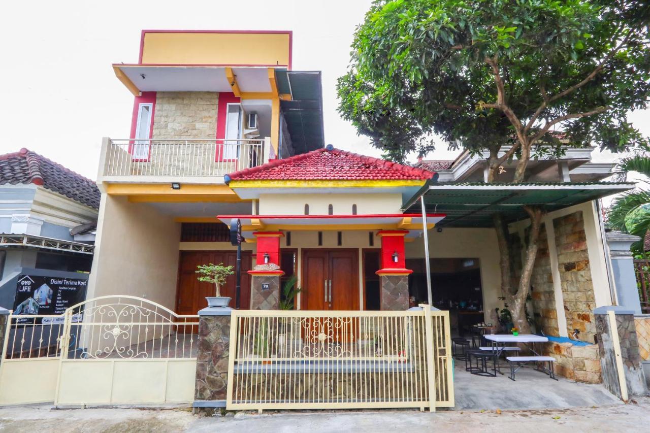 Oyo Life 3064 Mahameru Kost Putra Jembel Exterior foto