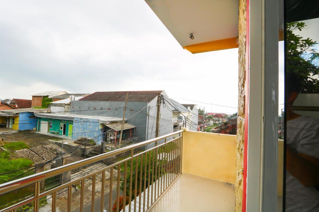 Oyo Life 3064 Mahameru Kost Putra Jembel Exterior foto